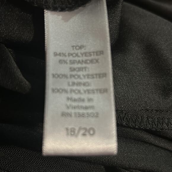 Woman’s Plus size Avenue Maxi Dress,  Black top with shark tooth hem Size 18/20 - Picture 9 of 9